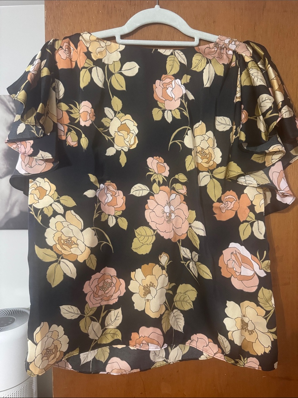 DR2 Black Floral Ruffle Sleeve Blouse
